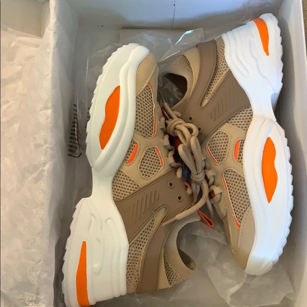 COPY - Steve Madden sneaker